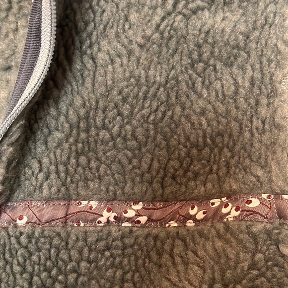 Women's Medium Horny Toad Green and Maroon fleece vest with zipper - Picture 3 of 4